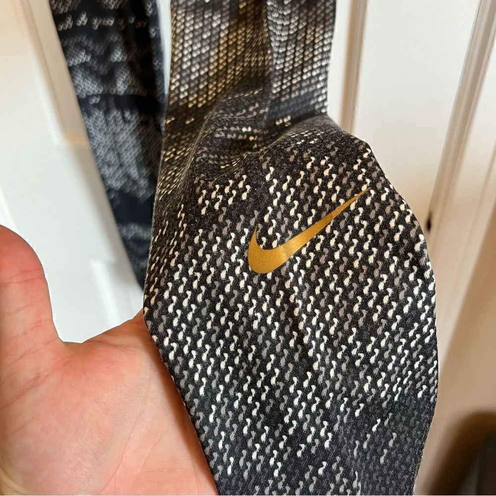 NIKE Pro Thermo Patterned Leggings - Picture 5 of 8